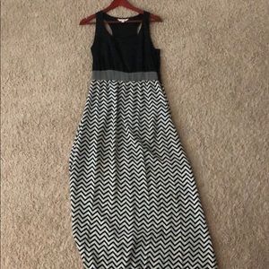 Black and white maxi size small